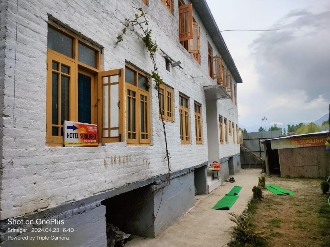 Hotel Sunlight Srinagar Exterior photo